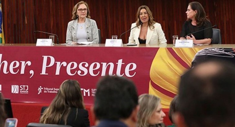 “Mulher, Presente”: mesa temática debate desafios da participação feminina na política